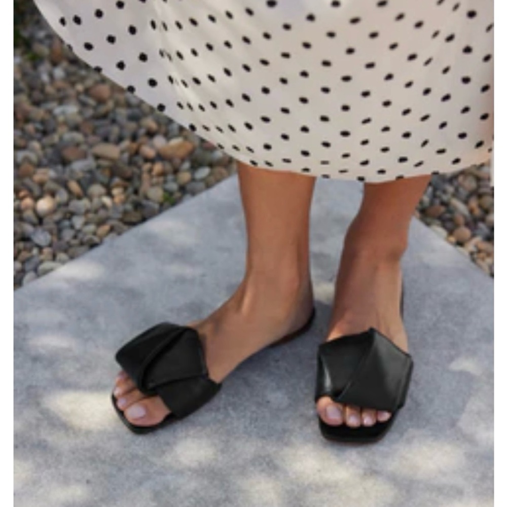 Jenni Kayne Dani Slides in Black. Size 40